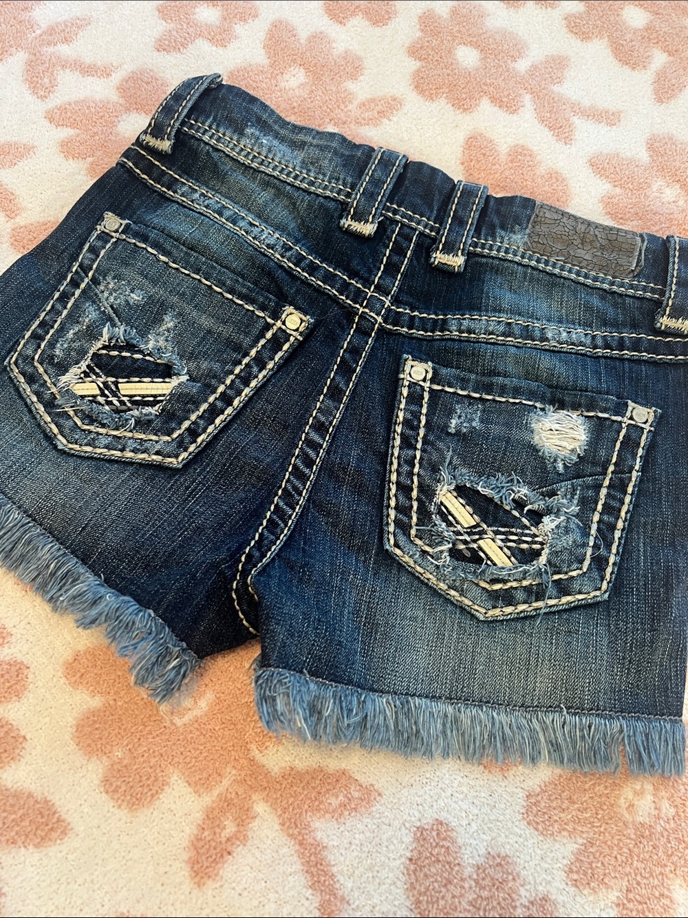 BKE Stella Women's Dark Blue Distressed Frayed Hem Denim Shorts - Picture 4 of 4